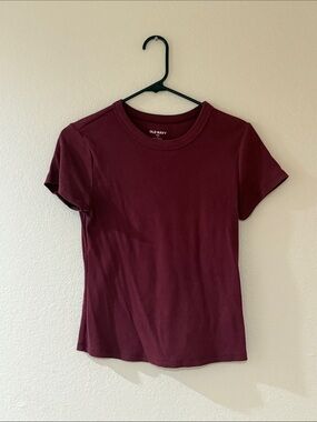Old Navy Women's Short Sleeve Ribbed Tee in Burgundy